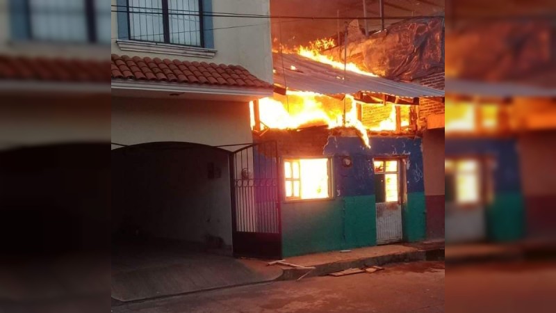 Consume el fuego una vivienda, en Uruapan