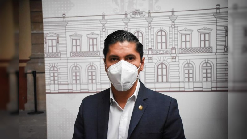 Llama Javier Paredes a legislar a favor de la no discriminación