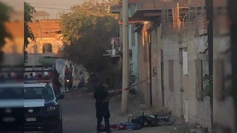 Mientras circulaba por calles de Zamora, asesinan a motociclista 