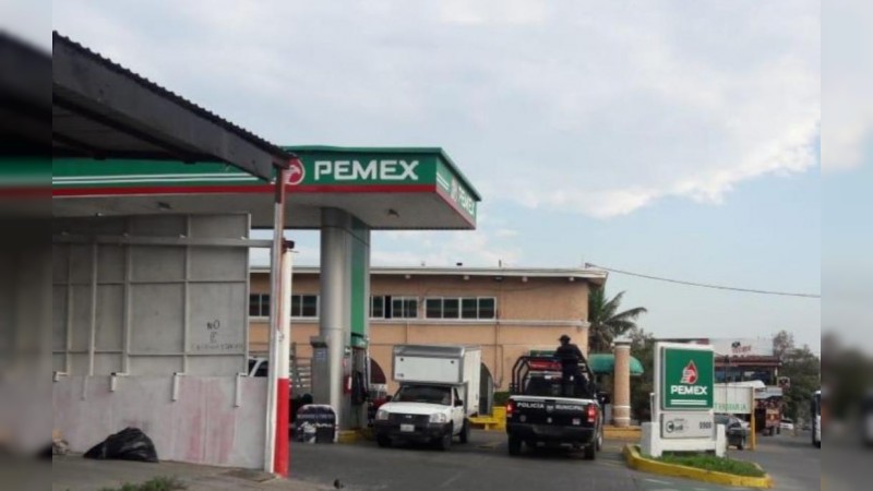 Atracan a despachador de gasolina, en Morelia