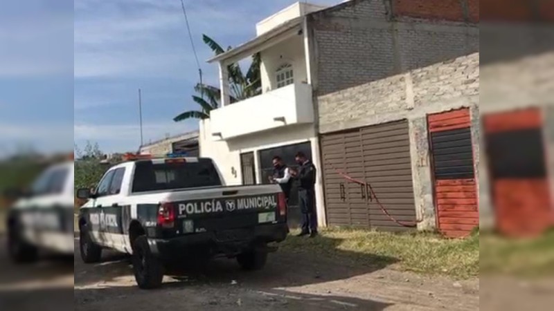 Asesinan a puñaladas a un hombre dentro de una vivienda, en Morelia