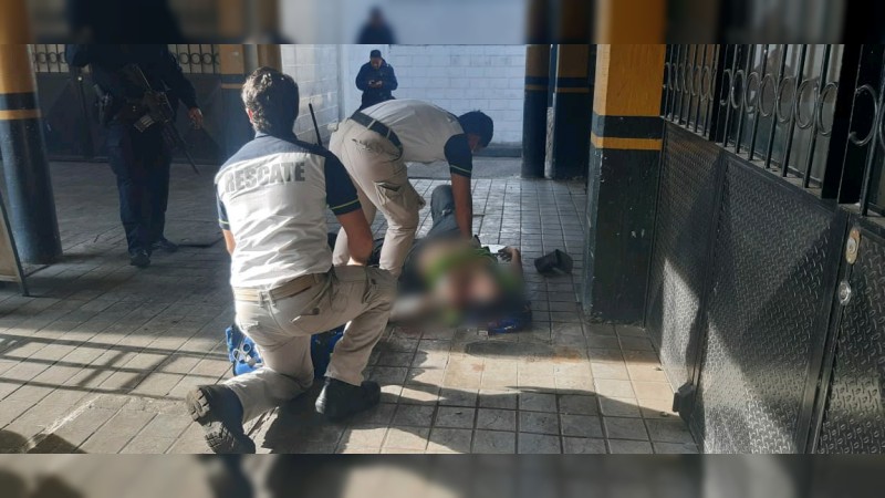 Zamora: de nueva cuenta sicarios irrumpen en Mercado y matan a hombre 