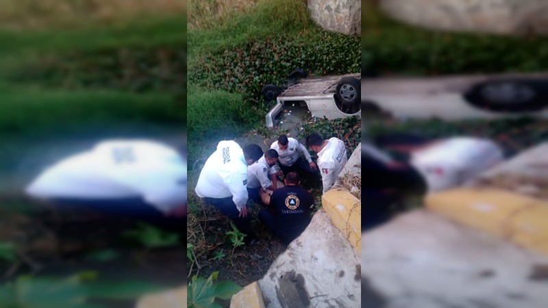 Muere hombre tras caer con su auto al Río Grande, en Morelia 