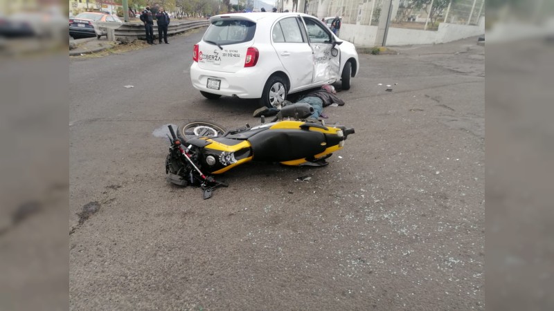 Muere joven tras chocar su motocicleta, en Morelia 
