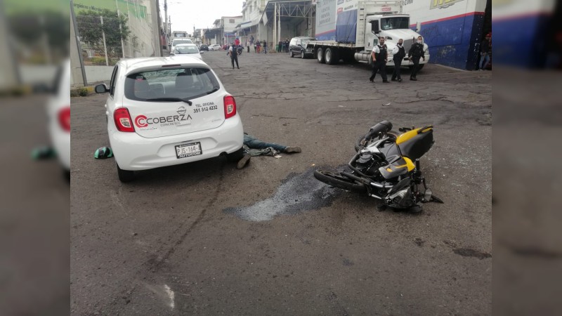 Joven muere tras chocar su motocicleta, en Morelia; hubo 2 heridas más  