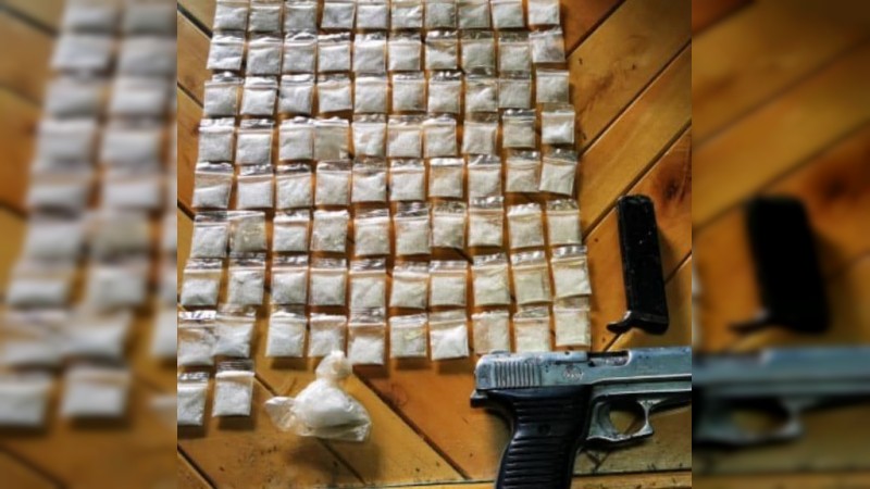 Asegura SSP a dos en posesión de 83 envoltorios de droga y un arma