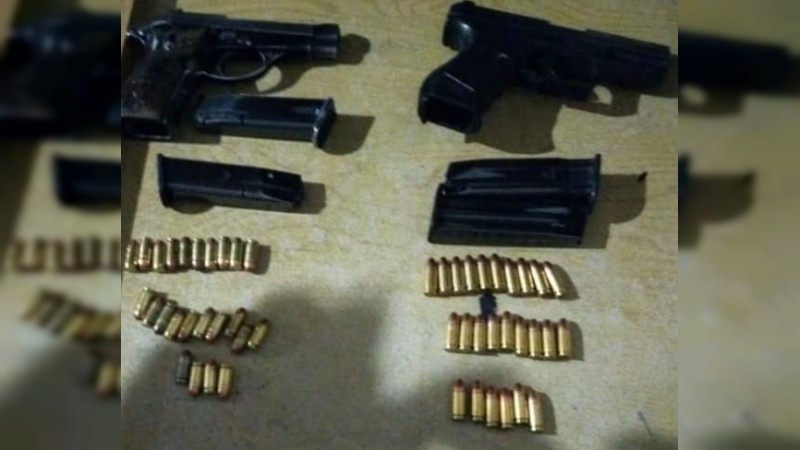 Apatzingán: caen 3 con armas de fuego y droga  