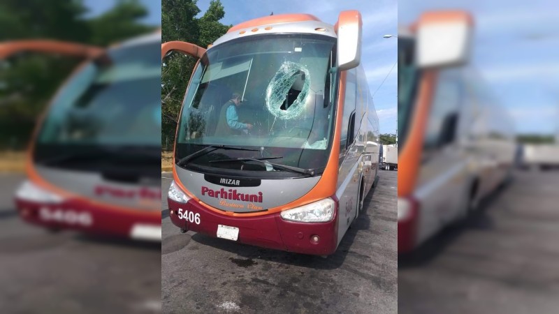 Al menos 4 percances carreteros han involucrado a autobuses, en Michoacán  