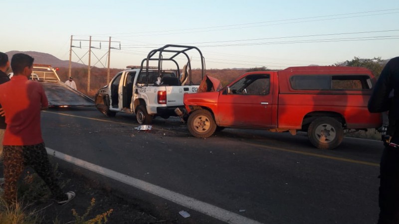 Quince heridos, saldo de choque entre 3 camionetas, en Apatzingán 