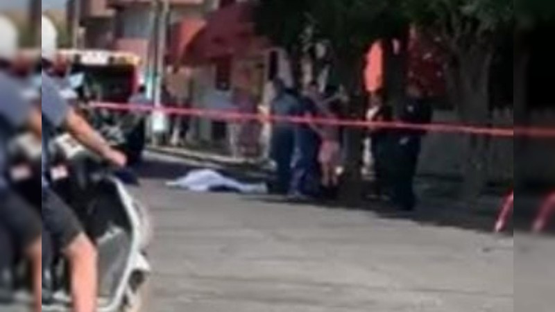 Sicario en moto ejecuta a hombre, en Uruapan 