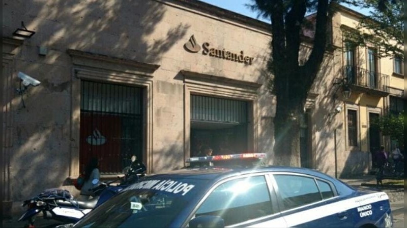 Bandidos destruyen 3 cajeros en banco del Centro de Morelia; el botín fue de 900 mp