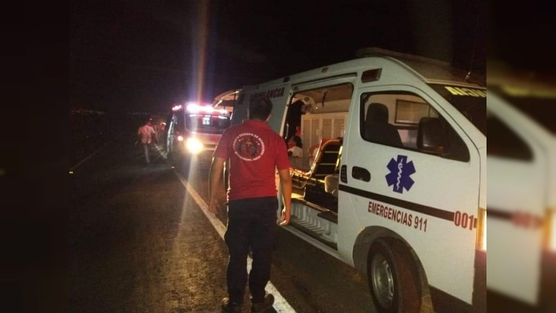 Vuelca autobús con personal del penal de Buenavista; hay 20 heridos 