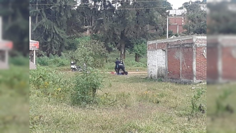 Asesinan a pareja afuera de un domicilio, en Uruapan 