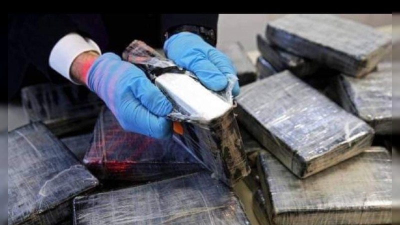 Marinos aseguran más de 600 kilos de cocaína, en Coahuayana 