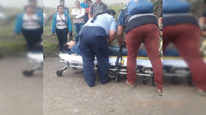 Vuelca autobús en la Pátzcuaro-Morelia; hay 2 heridos  