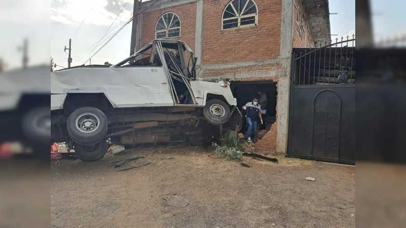 Tres muertos y 11 heridos, saldo de choque en la Morelia-Pátzcuaro  