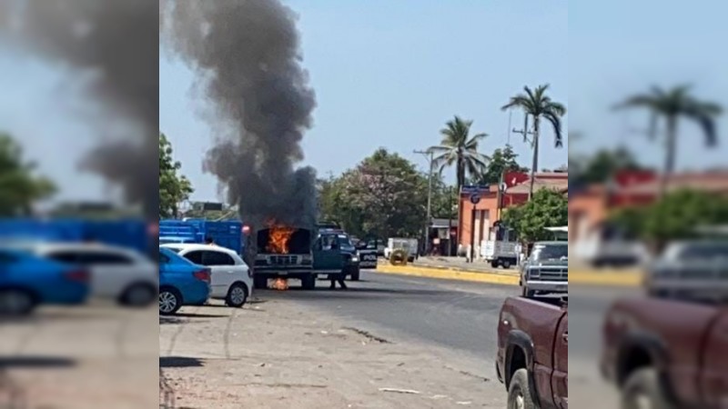 Arde camioneta, en calles de Apatzingán 