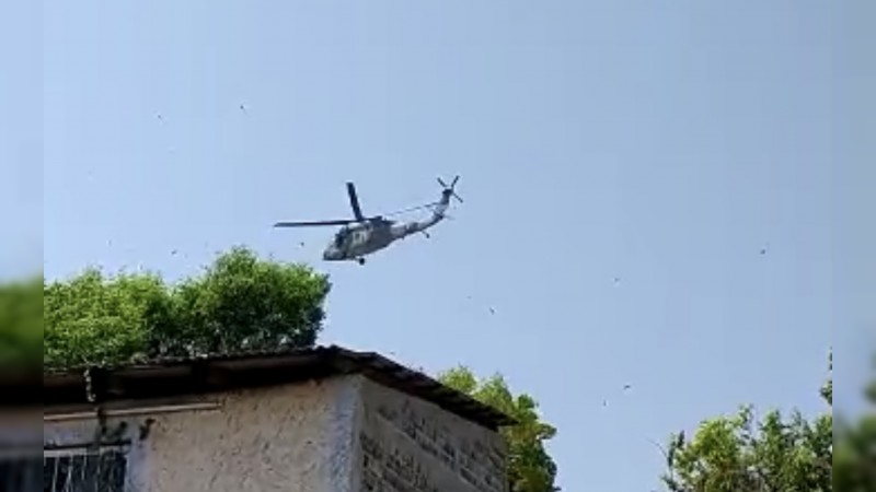 Con ráfagas de fusiles de asalto, delincuentes intentan derribar helicóptero 