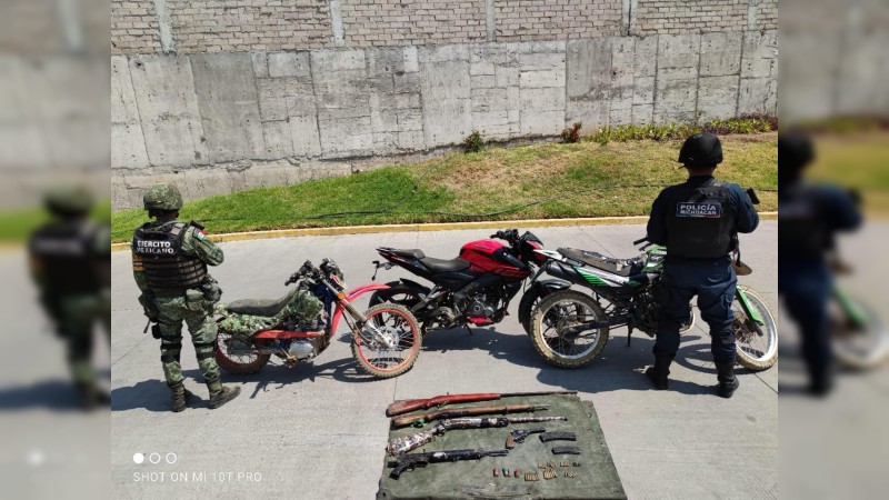 En operativo conjunto se aseguran armamento y motocicletas, en Tangancícuaro 