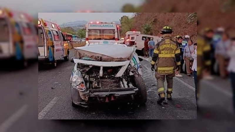 Saldo de 8 lesionados deja carambola en la Morelia-Pátzcuaro, vía cerrada