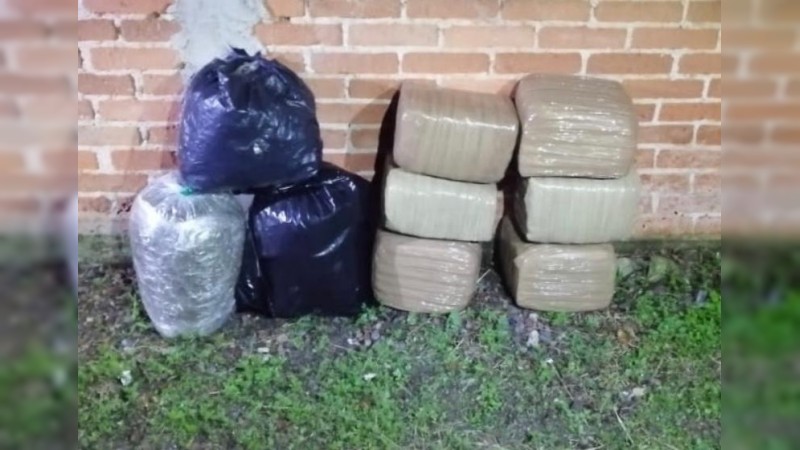 Abandonan en baldío de Zitácuaro cerca de 50 kilos de mariguana 