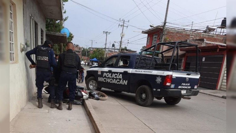 Una más de la Policía Michoacán: patrulla atropella a motociclista y acusan a agentes de golpear a lesionado 