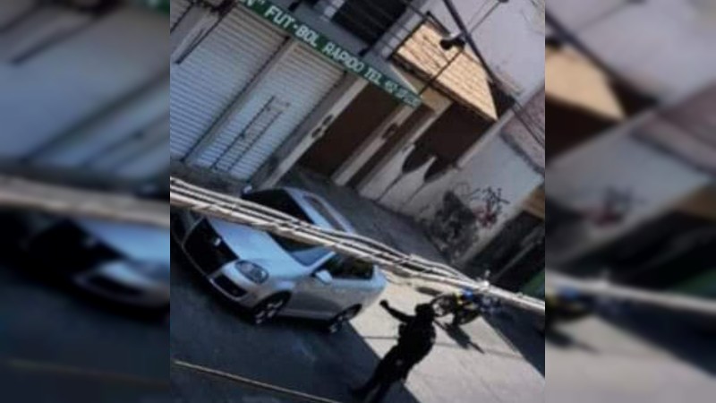 Asesinan a balazos a un hombre mientras conducía por calles de Uruapan