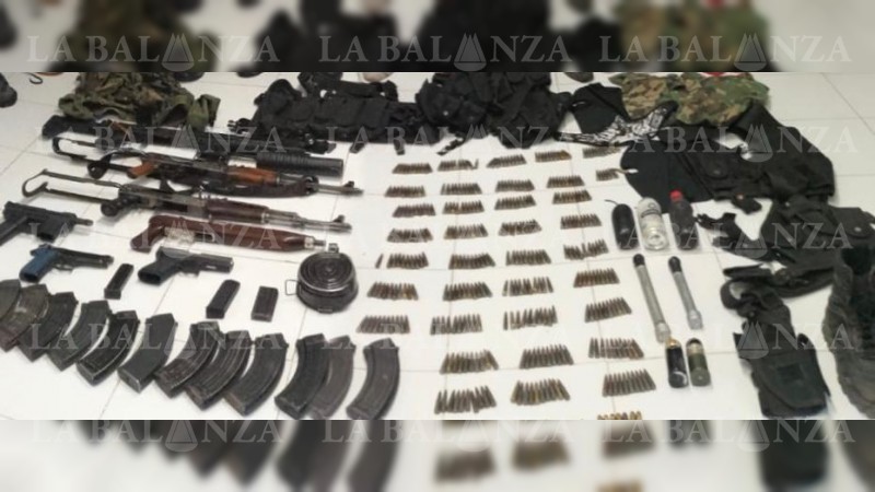 Atrapan a supuesta célula criminal, en Sahuayo; le aseguran arsenal 