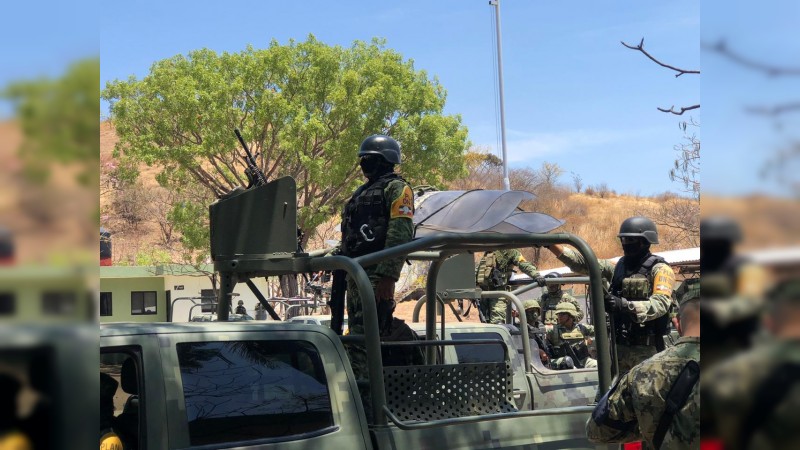 Refuerzan despliegue policial y militar, en Aguililla 
