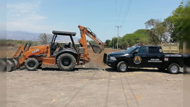 Detiene SSP a uno en posesión de retroexcavadora con reporte de robo, en Apatzingán