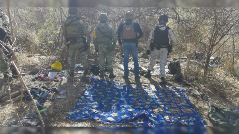 Militares destruyen 3 narcocampamentos, en Zamora y aseguran armamento 