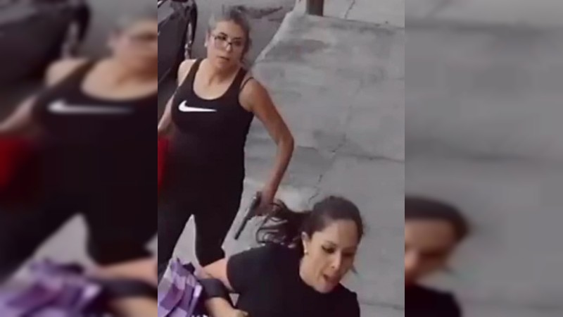Mujeres armadas enfrentan a policías, en Morelia; hay una detenida 