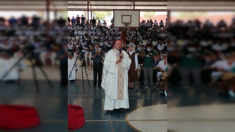 El nuncio apostólico, Franco Coppola lleva mensaje de paz a Aguililla   