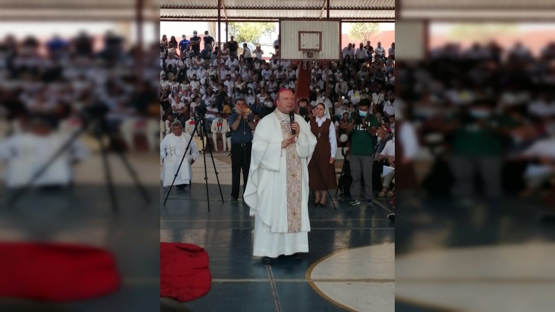 El nuncio apostólico, Franco Coppola lleva mensaje de paz a Aguililla   