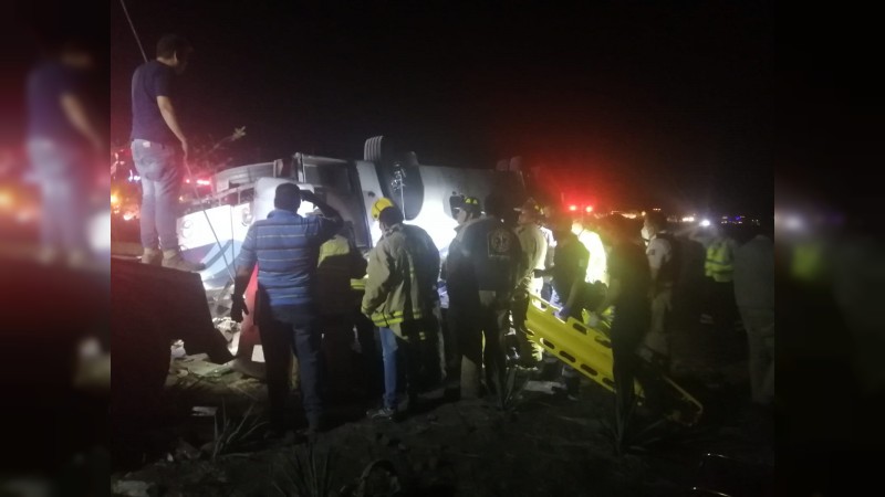 Suman 7 fallecidos, tras autobusazo, en Sahuayo 