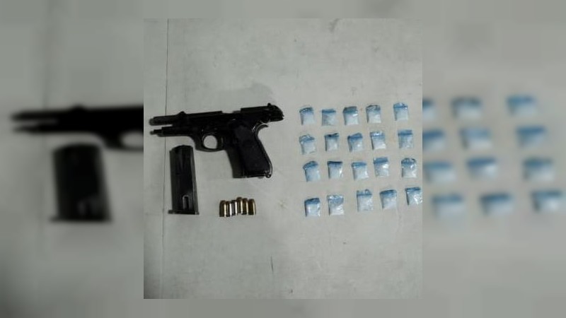 Asegura SSP a 5 en posesión de un arma de fuego, cartuchos útiles y droga, en Tangancícuaro