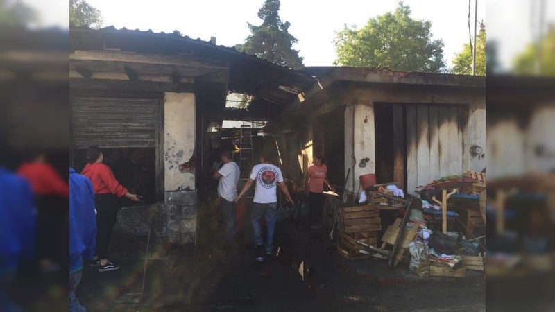 Arden varios locales, en el Centro de Quiroga 