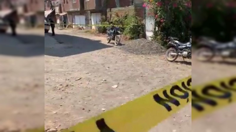 Asesinan a mujer frente a sus vecinos, en Uruapan 