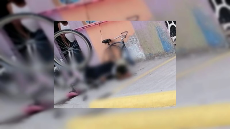 Asesinan a joven mientras reparaba bicicleta, en Jacona 