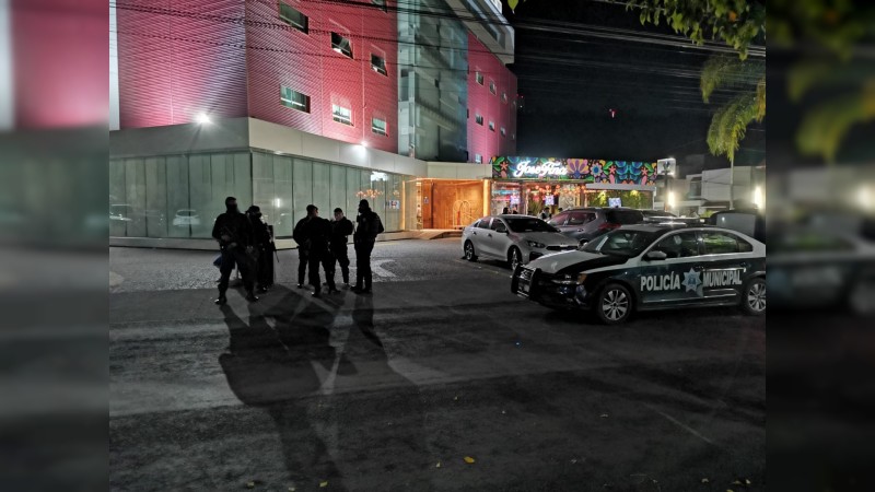 Policías protagonizan balacera, en bar de Morelia  