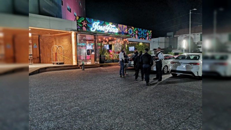 Policías protagonizan balacera, en bar de Morelia  