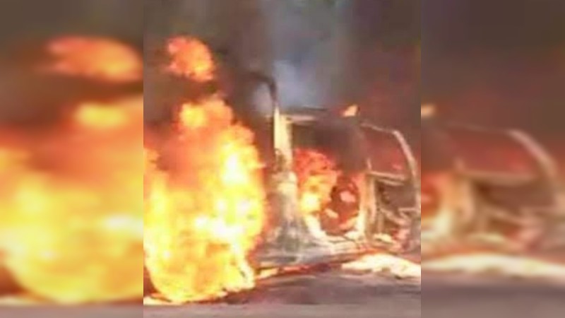 Delincuentes incendian con bombas molotov, camioneta de candidato a regidor, en LC 