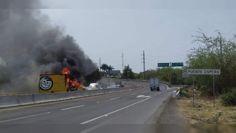 Arde Tierra Caliente: ahora en Parácuaro hay narcobloqueos  