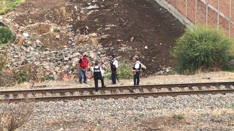 Tiran cadáver sobre las vías del tren, en Morelia 