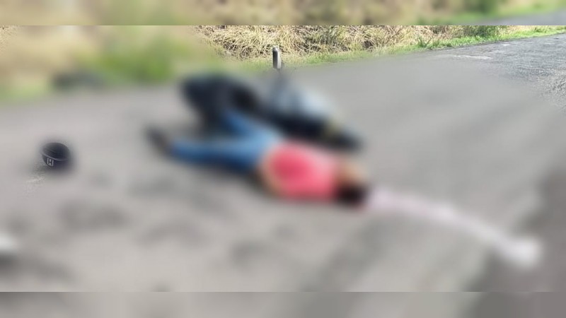 A tiros asesinan a motociclista, a la entrada de fraccionamiento, en Zamora 