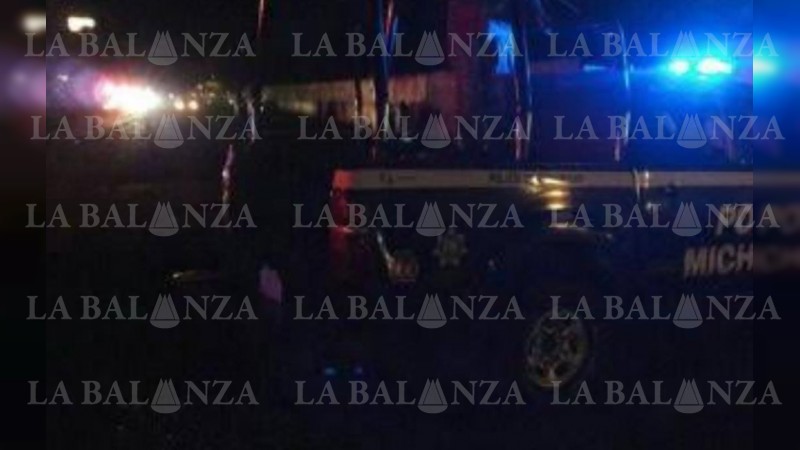 Hallan 2 cadáveres calcinados dentro de auto incendiado, en Cuitzeo 