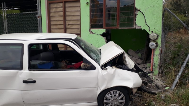 Choca auto contra una vivienda, en Tarímbaro; 1 muerto 