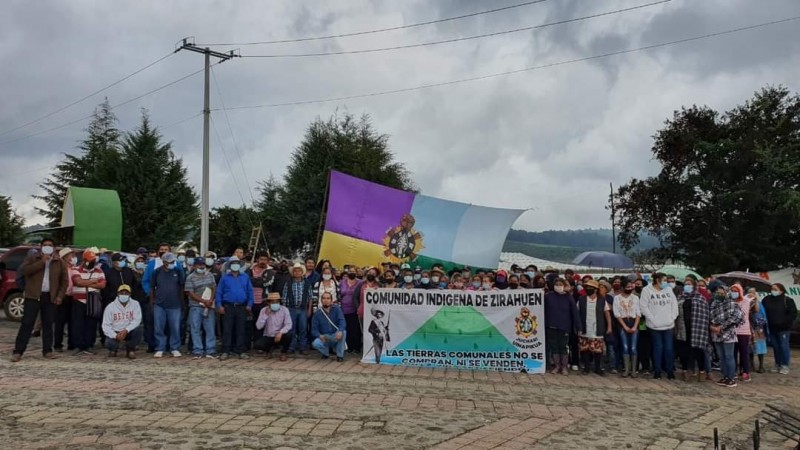 Zirahuén instaura barricadas para defender sus bosques 