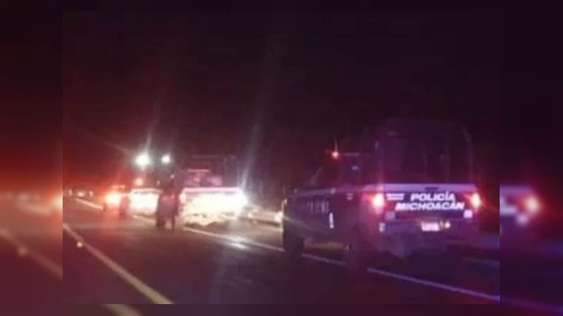Mueren 2 adolescentes tras impactar su moto contra camioneta, en Los Reyes 