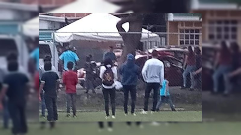 Uruapan: sicarios matan a hombre, mientras observaba partido de futbol  